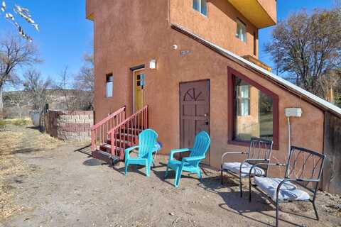 272 State Road 75, Dixon, NM 87527