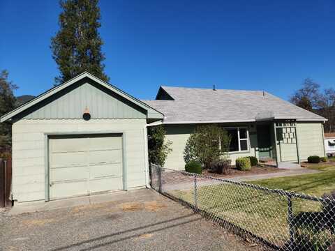 2315 NW Highland Avenue, Grants Pass, OR 97526