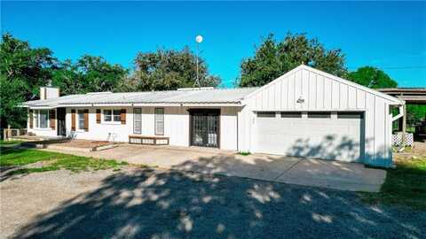 701 County Road 151, George West, TX 78022