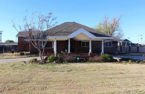 516 SW 6th Street, Mooreland, OK 73852