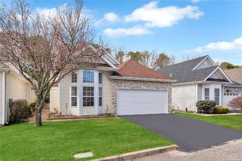 536 Leisure Drive, Ridge, NY 11961