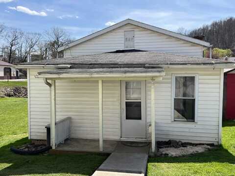 1020 1/2 E Main Street, Mannington, WV 26582