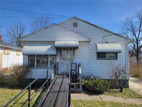 4541 Lee Road, Cleveland, OH 44128