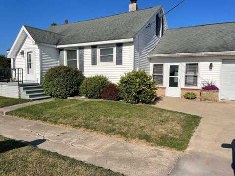 431 CLEVELAND AVENUE, CHEBOYGAN, MI 49721