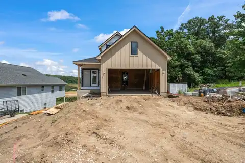 8476 Lakeshore Drive, Dexter, IA 50070