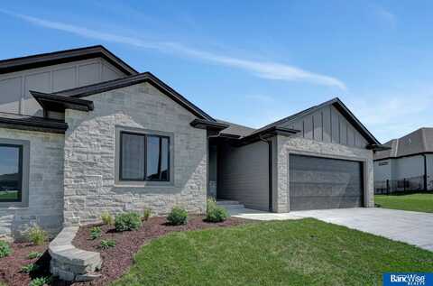 8840 Augusta Drive, Lincoln, NE 68526