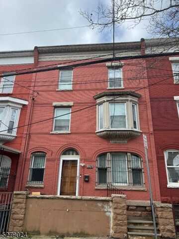 278 6Th Ave W, Newark, NJ 07107