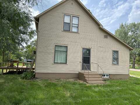 305 N 10th Ave, Woonsocket, SD 57385