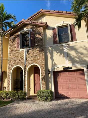 10281 NW 32nd Ter, Doral, FL 33172