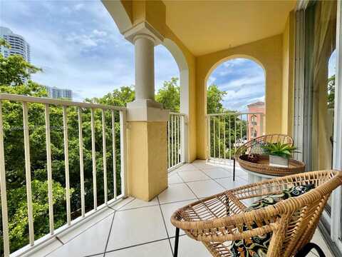 19555 E Country Club Dr, Aventura, FL 33180