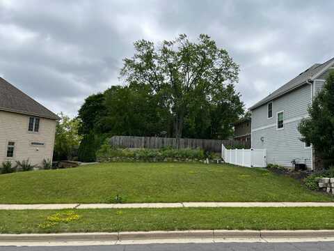 4225 W Willow Way, Milwaukee, WI 53221