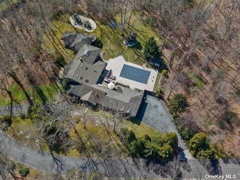 121 Laurel Lane, Laurel, NY 11791