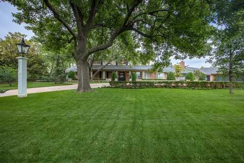 1601 Bedford Drive, Nichols Hills, OK 73116