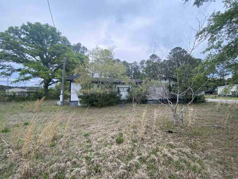 1368 Bluebird Rd., Loris, SC 29569