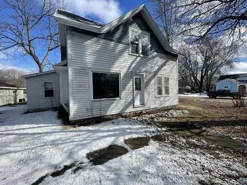 310 OAK STREET, Waupaca, WI 54981