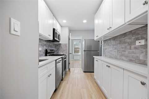 142-05 Roosevelt Ave, Flushing, NY 11354