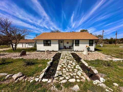 81 Grand Oaks Dr, Harper, TX 78631