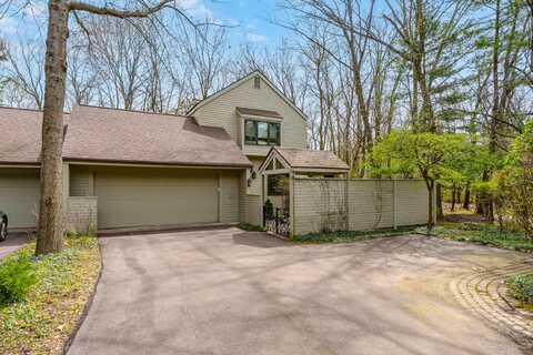 926 Essex Circle, Kalamazoo, MI 49008