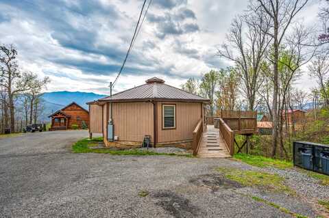 717 Valley View Lane, Gatlinburg, TN 37738