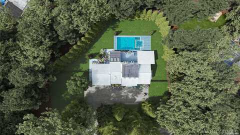 21 Kennedy Dr, Southampton, NY 11968