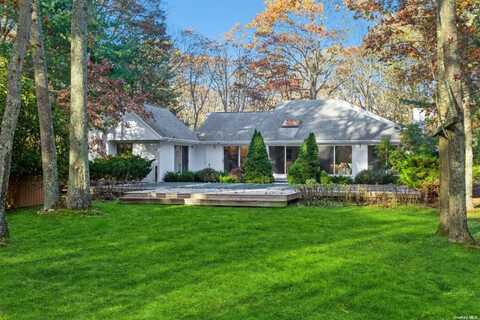 16 Livery Lane, East Hampton, NY 11937