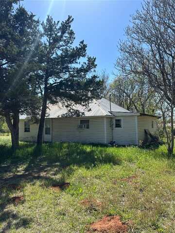 720 S Phillips Avenue, Leedey, OK 73654