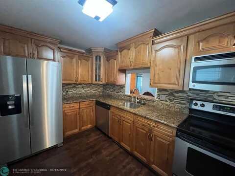 4090 NW 42nd Ave, Lauderdale Lakes, FL 33319