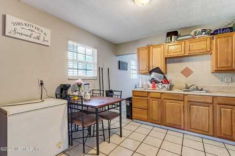 Christopher Robin, JACKSONVILLE, FL 32210