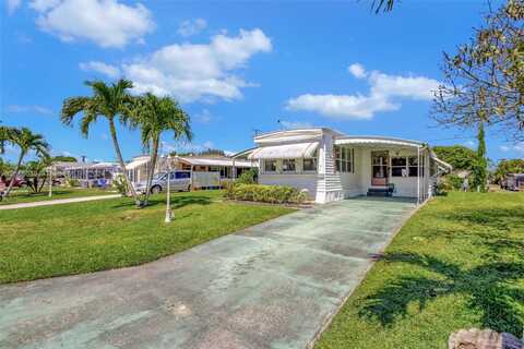 8165 SE Wren Ave, Hobe Sound, FL 33455