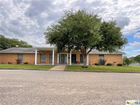 712 N Ridge Street, Hallettsville, TX 77964