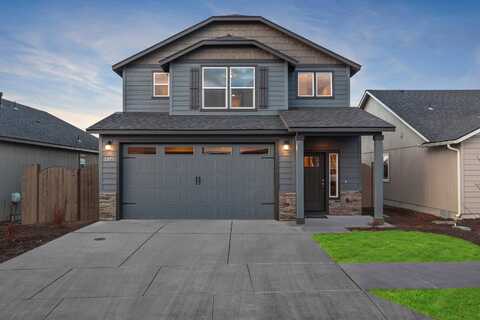 3792 NW 7th Lane, Redmond, OR 97756