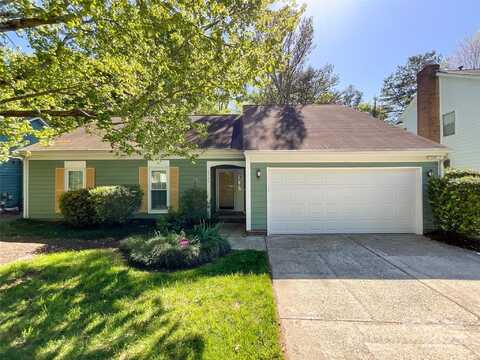 8328 Houndstooth Drive, Charlotte, NC 28227