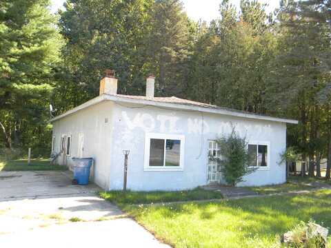 3776 N Jebavy Drive, Ludington, MI 49431