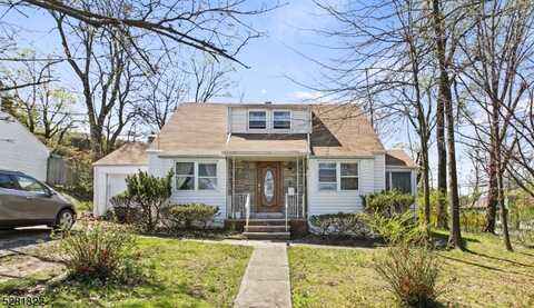 11 Scheiber Ter, Cedar Grove, NJ 07009