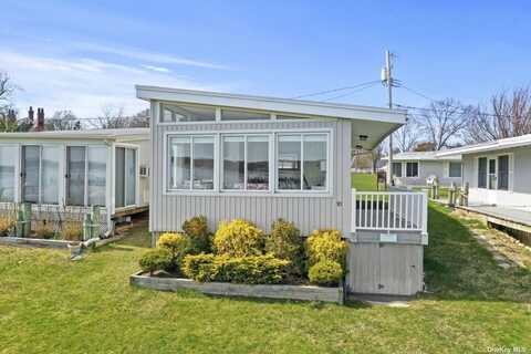 2500 Maple Lane, Greenport, NY 11944