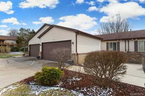 5079 SANDALWOOD Drive, Grand Blanc, MI 48439