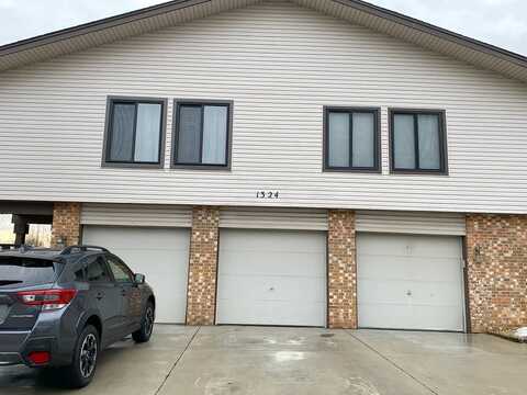 Kingsbury, HANOVER PARK, IL 60133