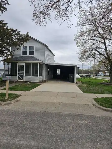 302 E Amelia Street, Cassville, WI 53806