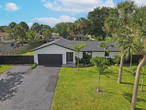 4220 SW 4th St, Plantation, FL 33317