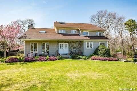 8 Bogel Road, Bayport, NY 11705