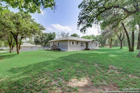 285 OAK HOLLOW DR, La Vernia, TX 78121