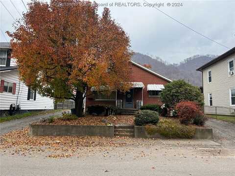 86 4th Avenue, Montgomery, WV 25136