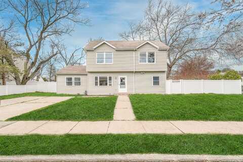 8 Pine Street, Central Islip, NY 11722