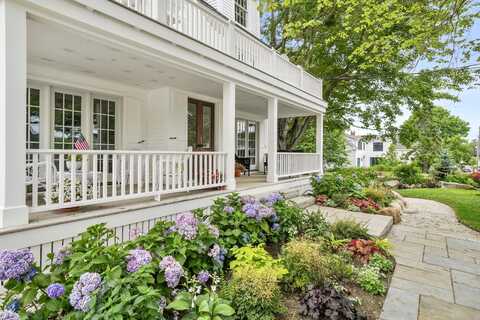 15 Langsford Road, Kennebunkport, ME 04046