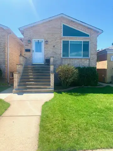 6705 W Montrose Avenue, Harwood Heights, IL 60706