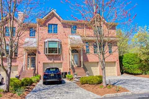 4 Stonebrook Court, Harrington Park, NJ 07640