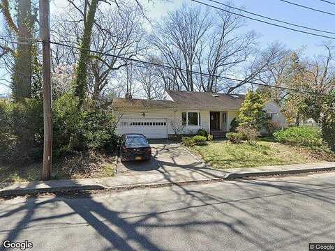 Colonial, GREAT NECK, NY 11021