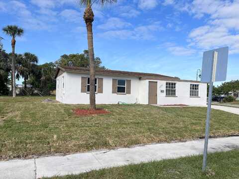 Avenue R, RIVIERA BEACH, FL 33404