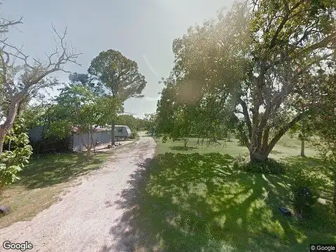 Elm St, LOUISE, TX 77455