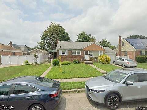 Bette, EAST MEADOW, NY 11554